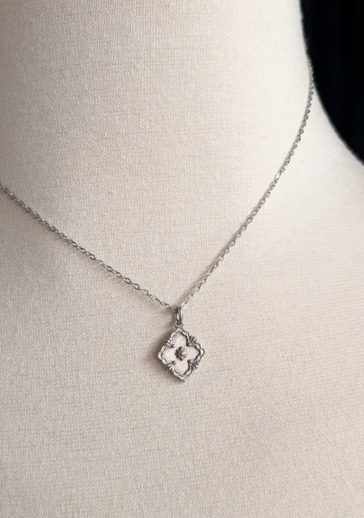 Silver Flower - Necklace
