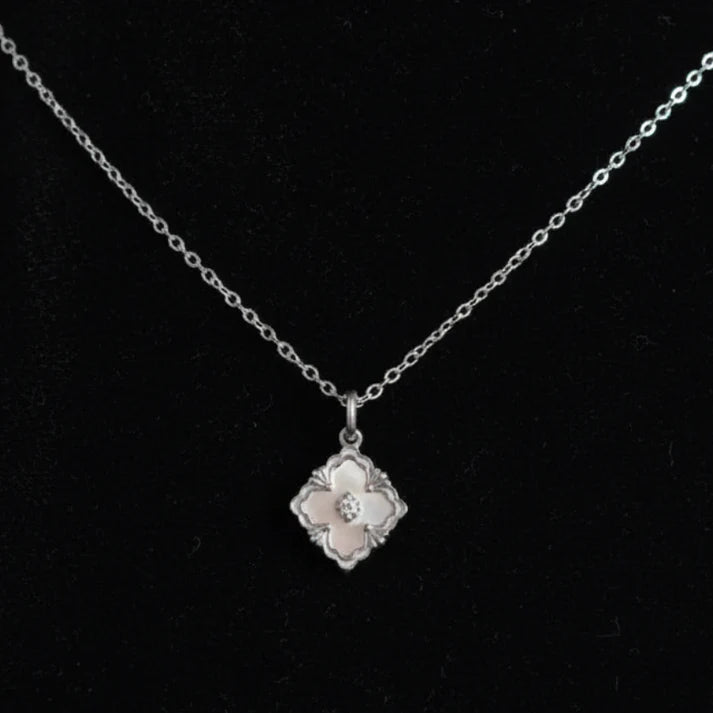 Silver Flower - Necklace