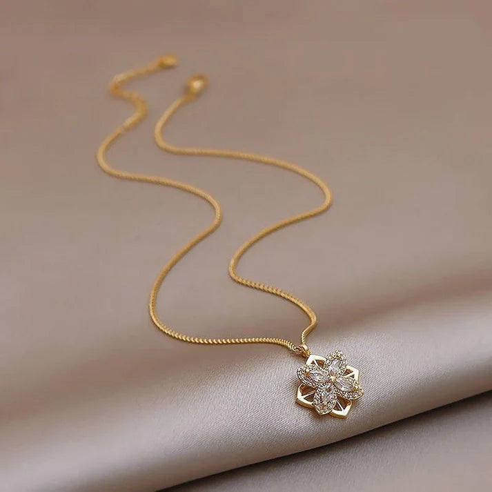 Four Leaf Flower Diamonds - Necklace